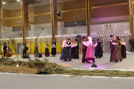 11. MEDNARODNI FOLKLORNI FESTIVAL RAKEK 24 FOTO LJUBO VUKELIČ